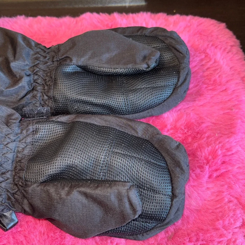 EUC REI KIDS BLACK MITTENS. velcro, cinch, wrist, wrap, cinching, arm strap, ex